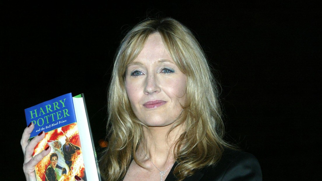 La feroz crítica de J.K. Rowling a una popular revista por presentar a trans como mujeres del año