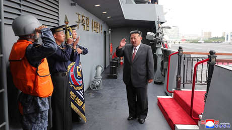 FOTOS: Kim Jong-un inspecciona un destructor "superpotente" de 5.000 toneladas