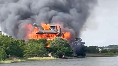 Gran incendio devora la casa de jueza en EE.UU. tras recibir amenazas de muerte (VIDEO)