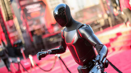VIDEO: Un robot de Tesla se rebela en la alfombra roja de Hollywood