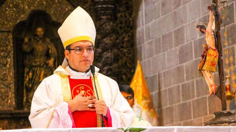 Obispo latinoamericano acusado de tener 17 amantes es expuesto por su empleada doméstica