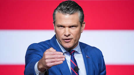 El secretario de Guerra de EE.UU. impulsa el proyecto del principal caza embarcado de la Marina