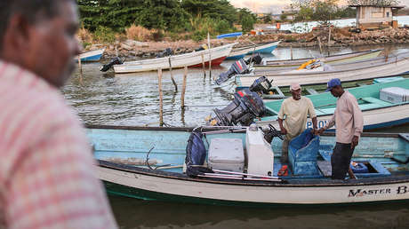 "Si morimos, morimos": hablan los pescadores de un país del Caribe en medio del despliegue militar de EE.UU.