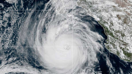 El huracán Priscilla alcanza categoría 2 frente a las costas mexicanas y podría intensificarse
