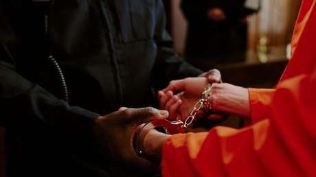 Planeaba extraerle el cerebro y licuarlo: joven perturbado decapita al novio de su madre