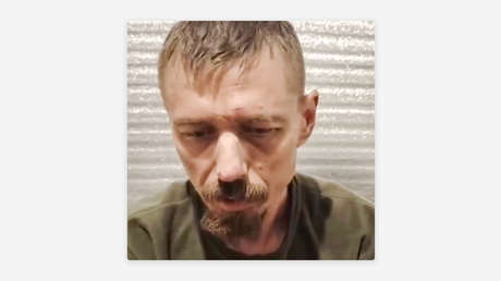 Kiev envía soldados a tomarse selfis con la bandera y terminan apresados