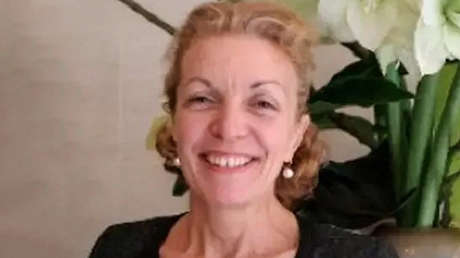 Asfixiada por la ventanilla de su auto: extraña muerte sorprende hasta a la Policía