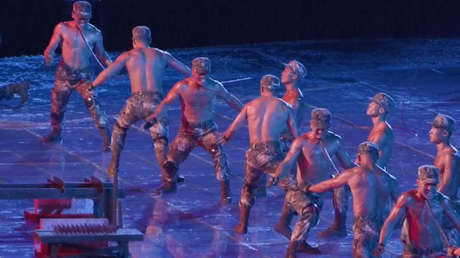 Fuerza bruta y espectáculo: soldados norcoreanos rompen tablones a martillazos en exhibición deslumbrante (VIDEO)