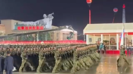 VIDEO: Militares coreanos que participaron en la liberación de Kursk desfilan en Pionyang