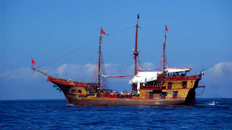 VIDEOS: Icónico galeón se hunde en minutos frente a las costas mexicanas