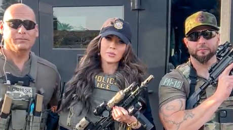 "Una morena a la que Trump escucha": la parodia de Noem en medio de la 'caza al inmigrante'