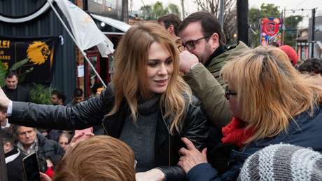 "Suban mis fotos en tanga": El llamado de una diputada argentina al 'voto pajín'