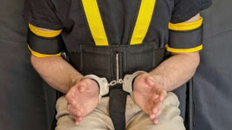 'El burrito': el polémico ropaje usado en EE.UU. para inmovilizar a migrantes deportados