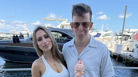 Publica una foto con su "novia" y acumula millones de visualizaciones tras una inesperada verdad sobre ella