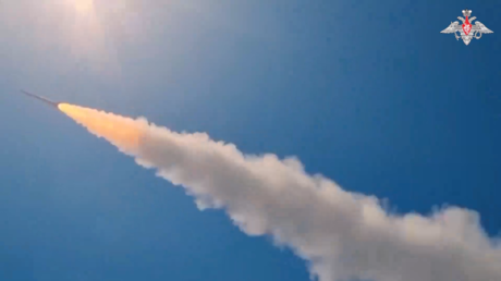 VIDEO: Reyes de la artillería reactiva rusa arrasan posiciones enemigas