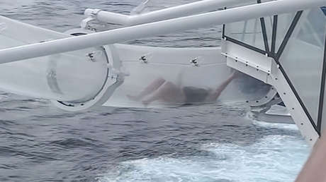 VIDEO no apto para claustrofóbicos: crucerista queda atrapada en un tobogán sobre el océano