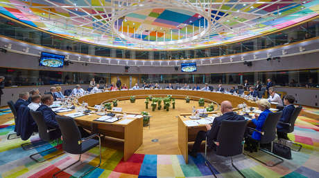 VIDEO: Los dos líderes europeos que no se levantaron para saludar a Zelenski en una cumbre clave