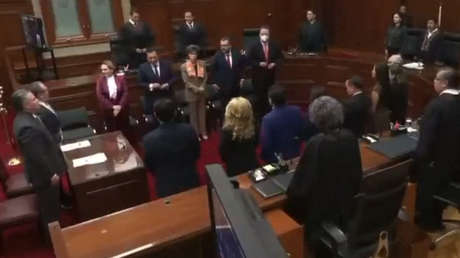 VIDEO: Un tema de salsa se cuela antes del himno nacional de México en una solemne sesión