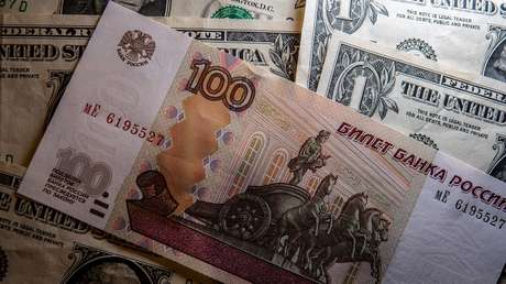 Enviado del Kremlin: "El rublo se fortaleció en un 40 % y es la divisa más exitosa del año"