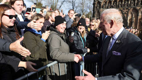 El momento incómodo que vivió el rey Carlos al ser preguntado por la relación de su hermano con Epstein (VIDEO)