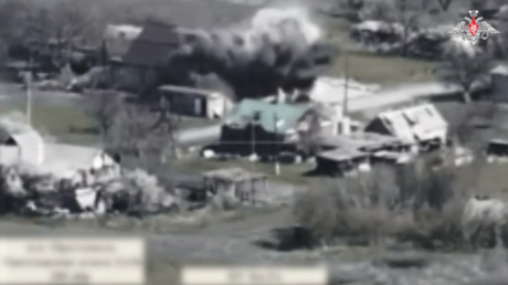 VIDEO: Equipos de artillería rusos pulverizan posiciones estratégicas ucranianas