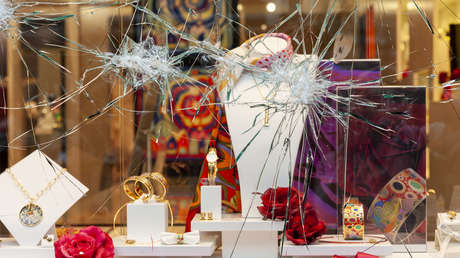 Bajo engaño, roban joyas por medio millón de euros a pareja de ancianos en Francia