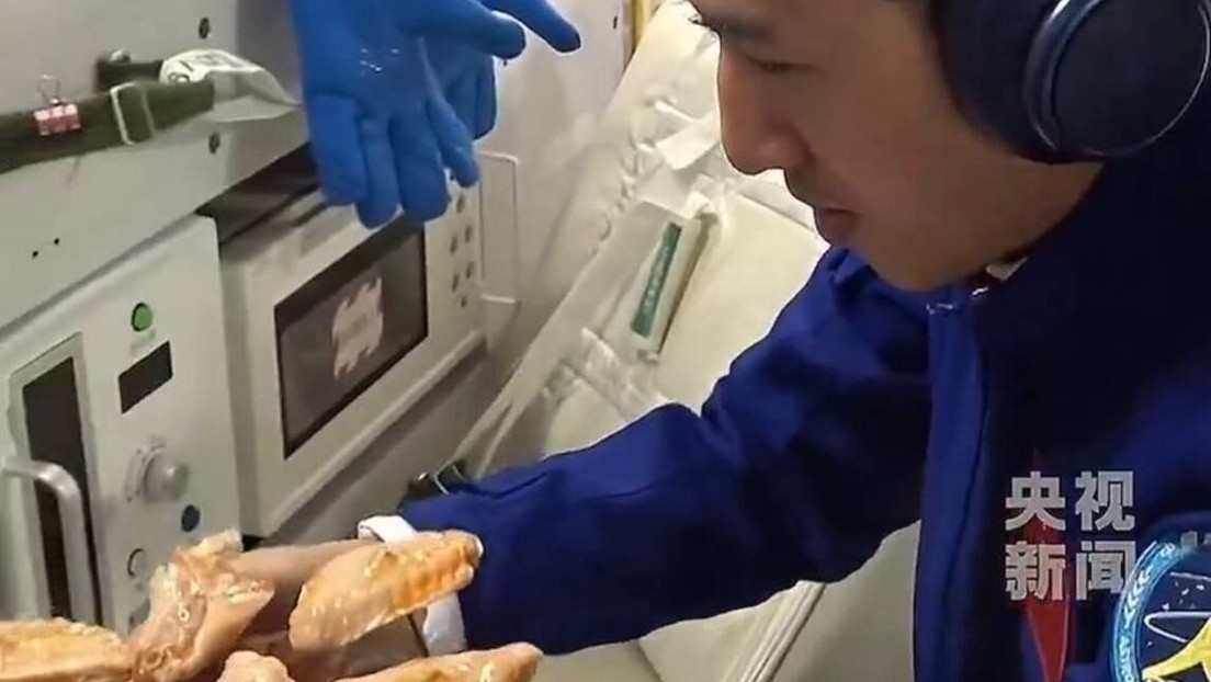 Parrillada cósmica: astronautas chinos celebran el primer asado de la historia aeroespacial (VIDEO)