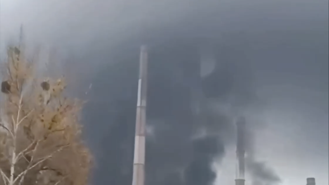 VIDEO: Una central térmica ucraniana arde tras un ataque ruso
