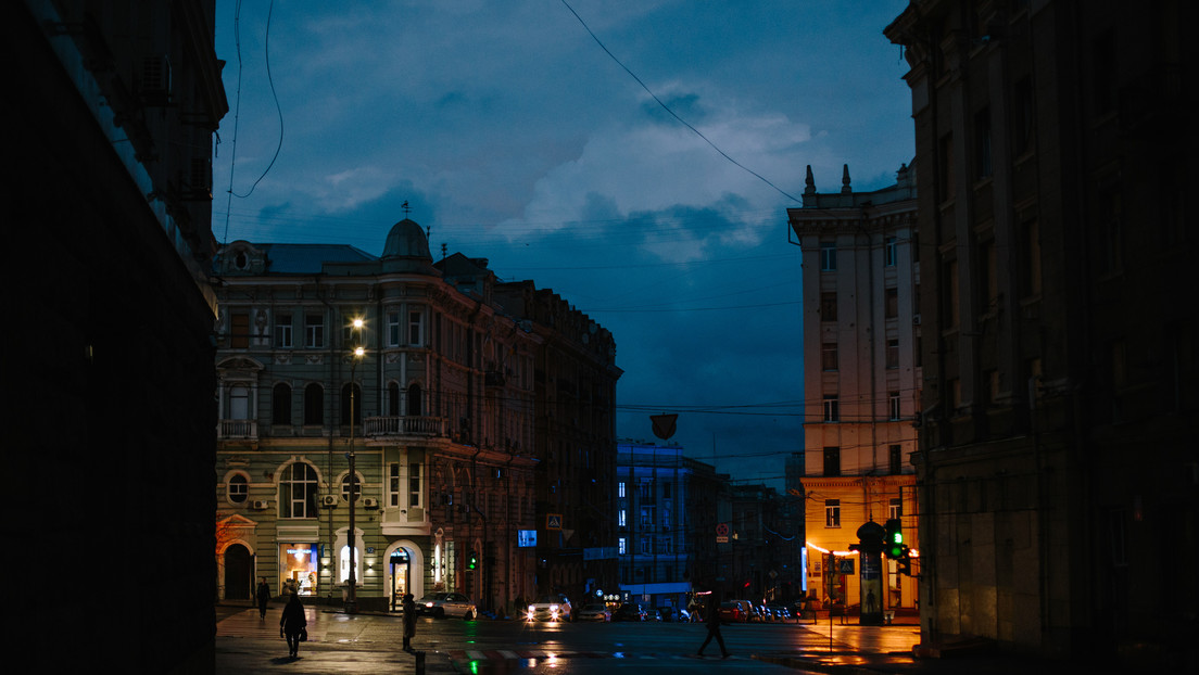 VIDEO: Járkov queda sumido en la oscuridad