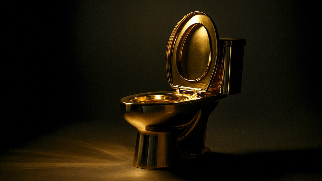 Inodoro de oro macizo en subasta: ¿en cuántos millones está el precio de salida?