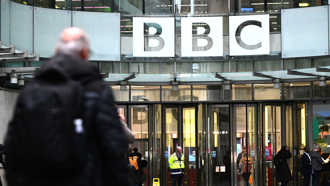 El presidente de la BBC se disculpa por el "error de juicio" en la edición del discurso de Trump