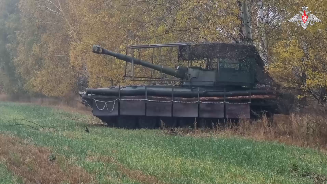 VIDEO: El fuego de la artillería rusa destroza posiciones ucranianas camufladas