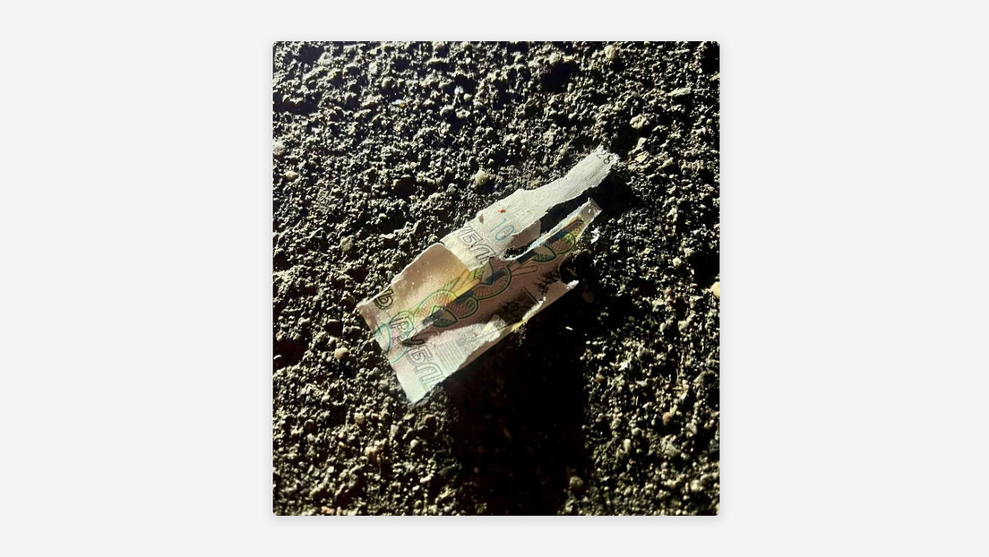 Niño pierde los dedos al recoger un paquete envuelto de regalo que resultó ser un explosivo camuflado