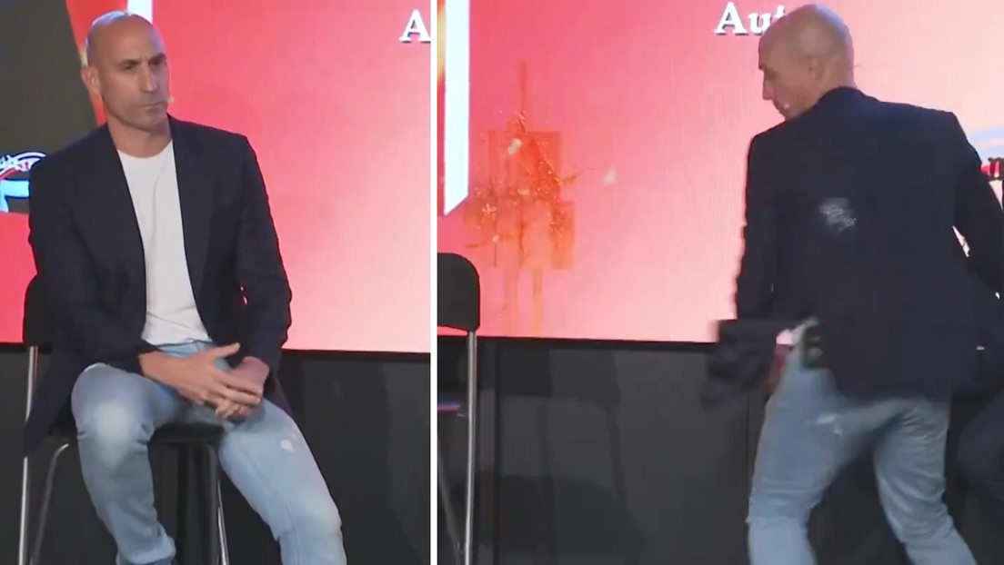 VIDEO: Lanzan huevos a Luis Rubiales en la presentación de su libro