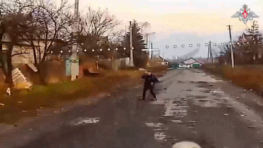 VIDEO: Operador ruso desvía dron al identificar a un civil