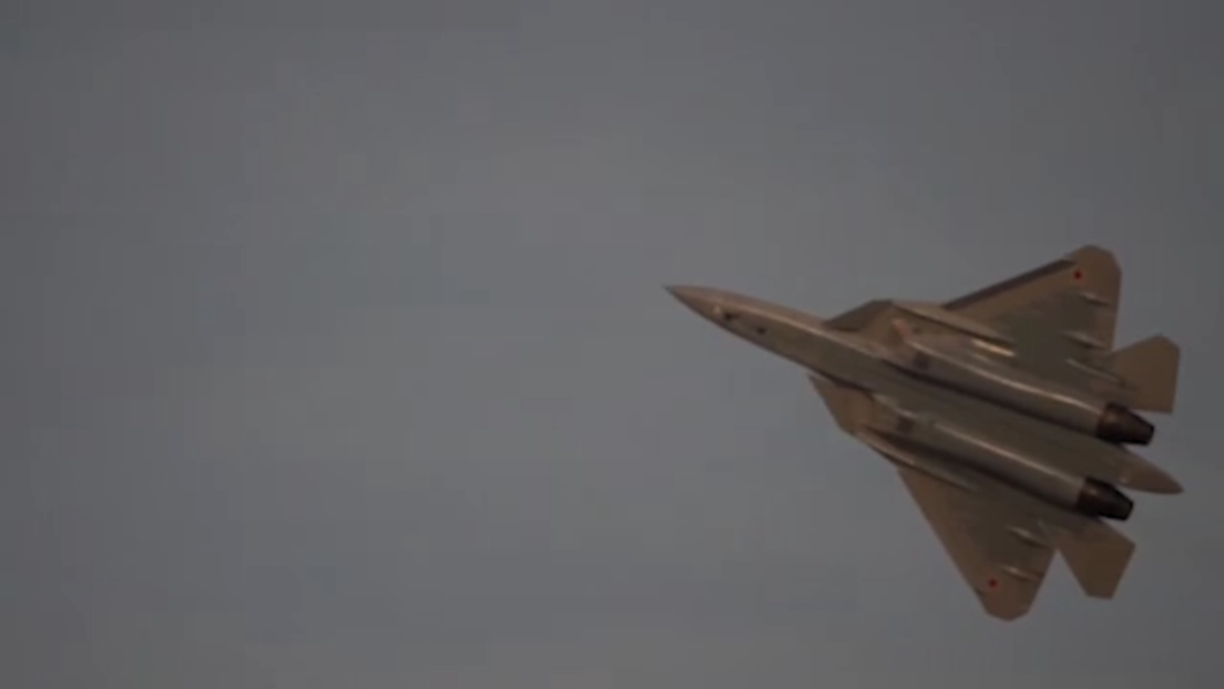 Su-57: el 'halcón' ruso súper maniobrable de 5.ª generación que desafía la física