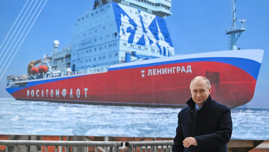 Putin participa en la puesta de quilla del rompehielos atómico Stalingrad