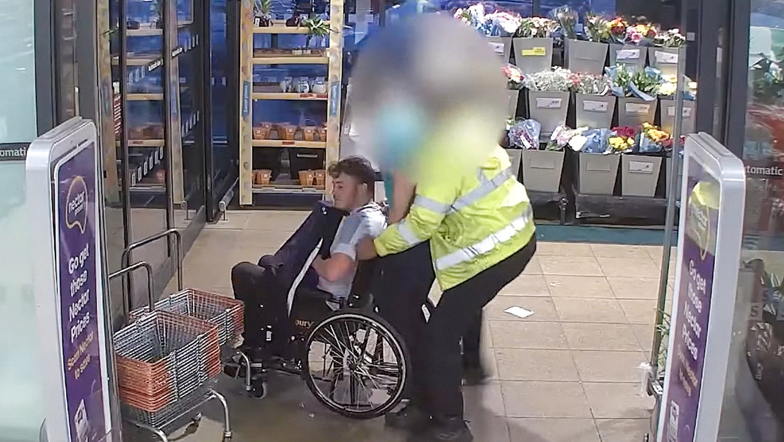 Fingió estar discapacitado pero este acto lo delató (VIDEO)