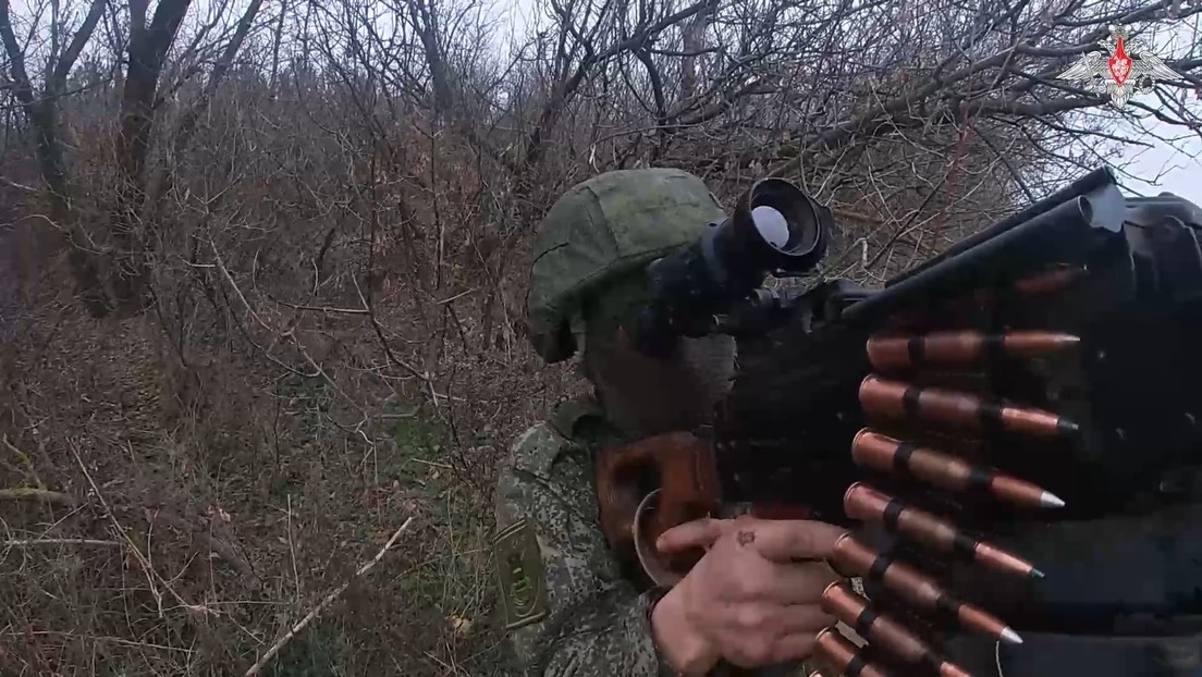 Lluvia de plomo y embestida aérea: tropas rusas no escatiman en medios contra drones pesados ucranianos (VIDEO)