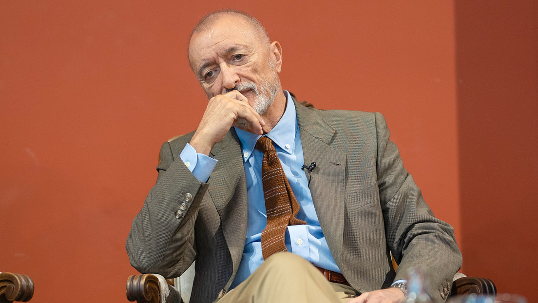 Pérez-Reverte comenta un viaje en taxi y desata la polémica en las redes