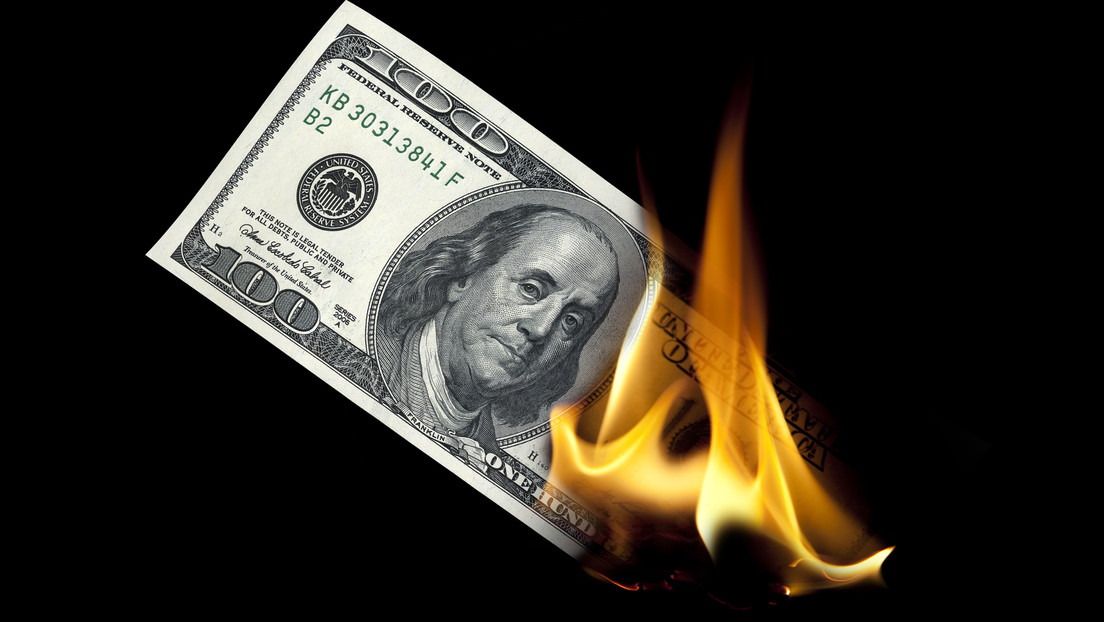 Bloomberg: La era del dominio del dólar se acerca a su fin