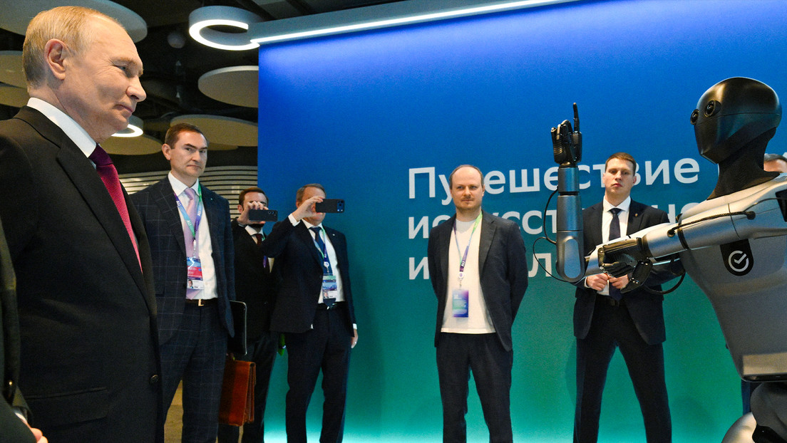 VIDEO: Robot muestra a Putin un baile enérgico