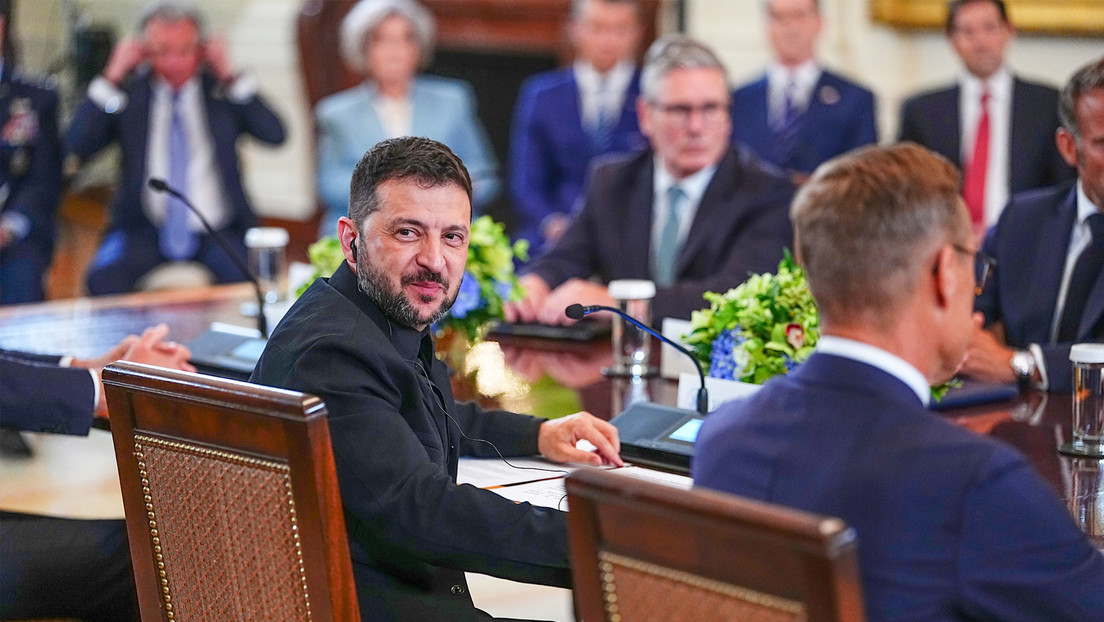 "Cuerpo en descomposición del régimen de Kiev": Zajárova alecciona a los patrocinadores occidentales de Zelenski