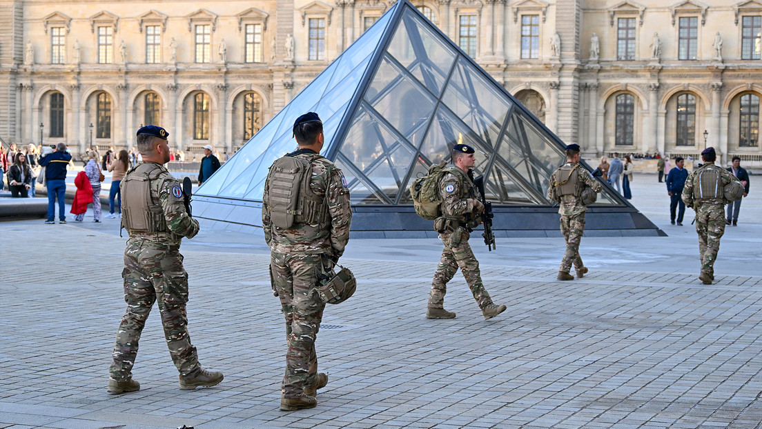 Sistemas antirrobo y 100 cámaras: Directora del Louvre anuncia nuevas medidas de seguridad