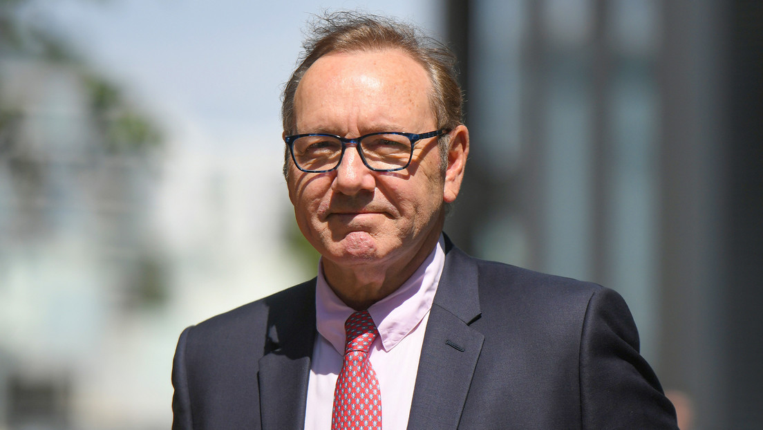 "Literalmente no tengo hogar": encuentran a Kevin Spacey viviendo en hoteles de Europa