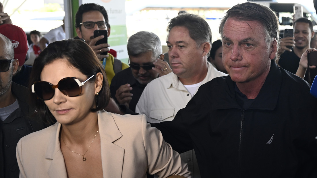 VIDEO: La esposa de Bolsonaro lo visita por primera vez en la sede de la Policía Federal