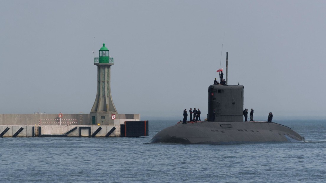 El único submarino de Polonia se avería de camino al desfile del Día de la Armada