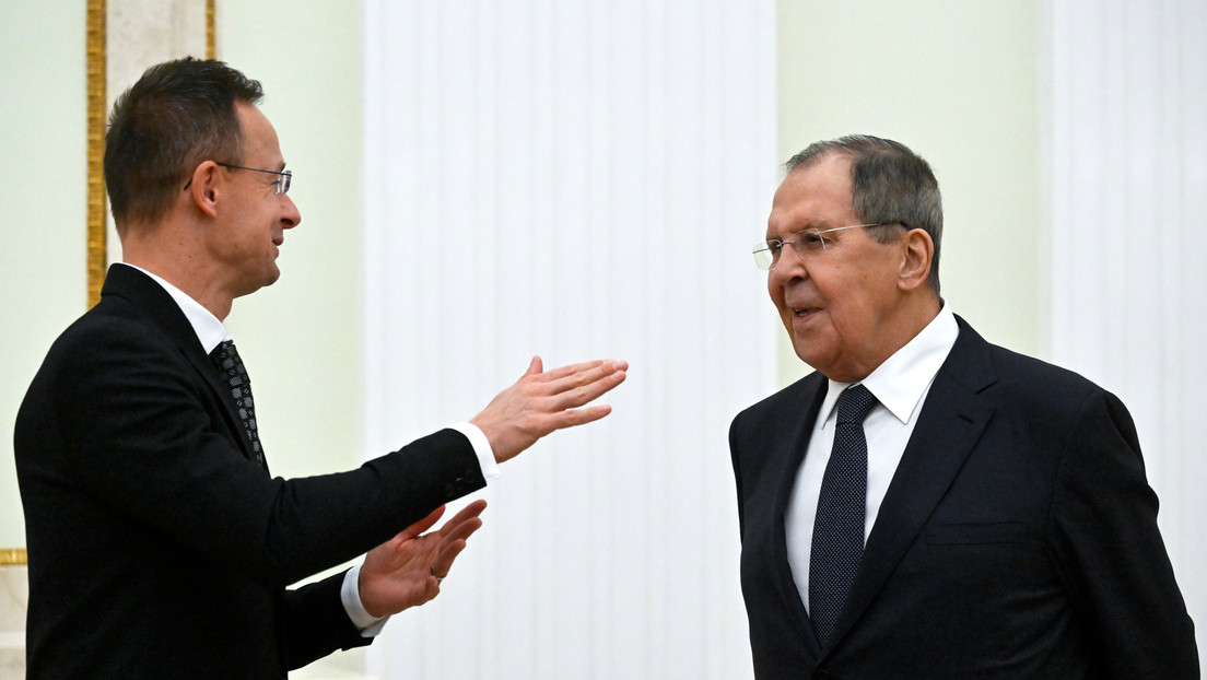 Cálido momento: canciller húngaro hace reír a Lavrov antes de reunión entre Putin y Orbán (VIDEO)