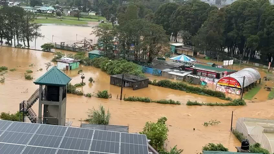 VIDEOS DESGARRADORES: Fuertes inundaciones y deslizamientos de tierra en Sri Lanka