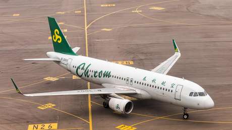 Una aerolínea china planea contratar a 'tías aéreas' y la acusan de discriminación